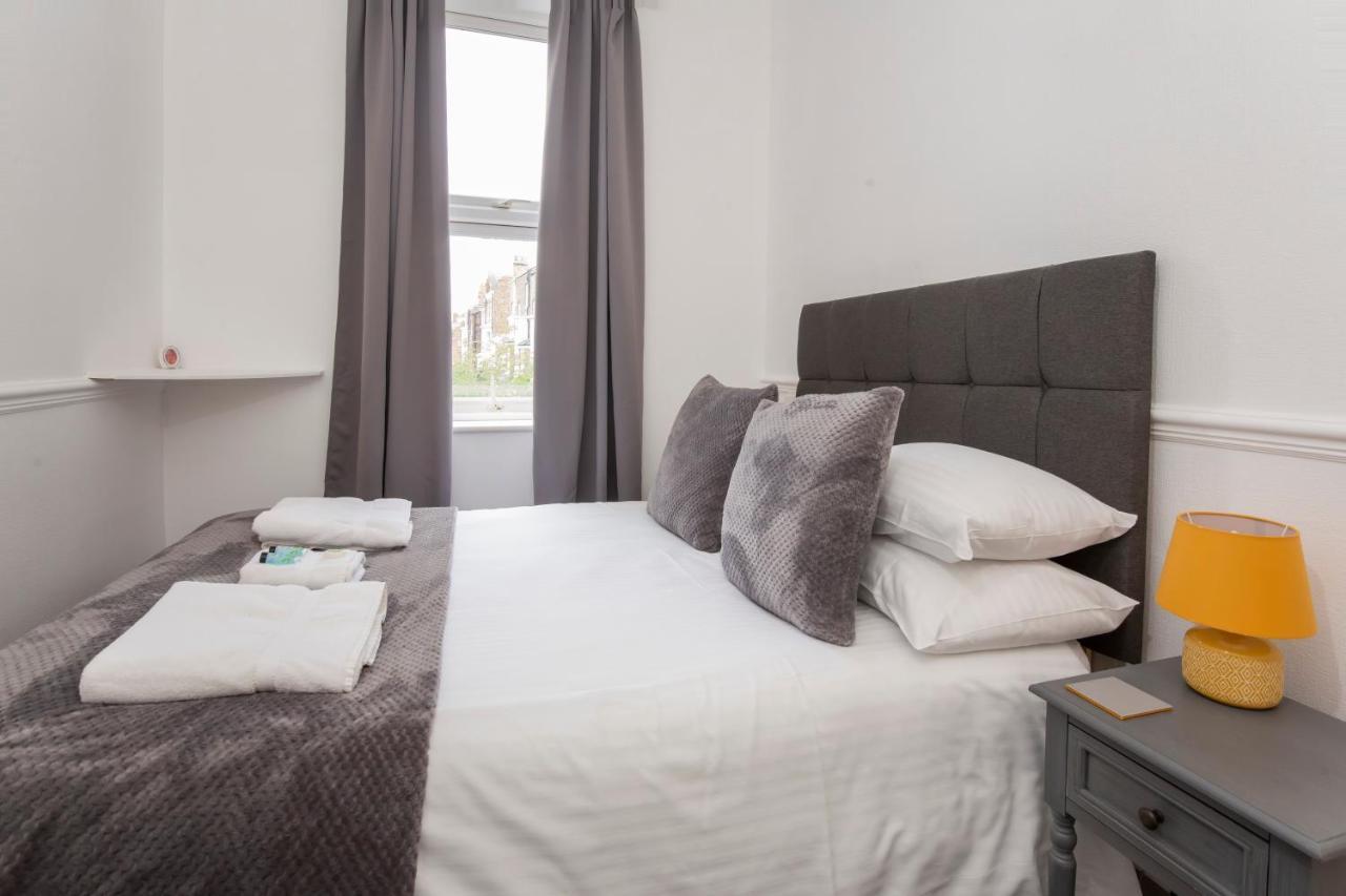 Sycamore Apartment *