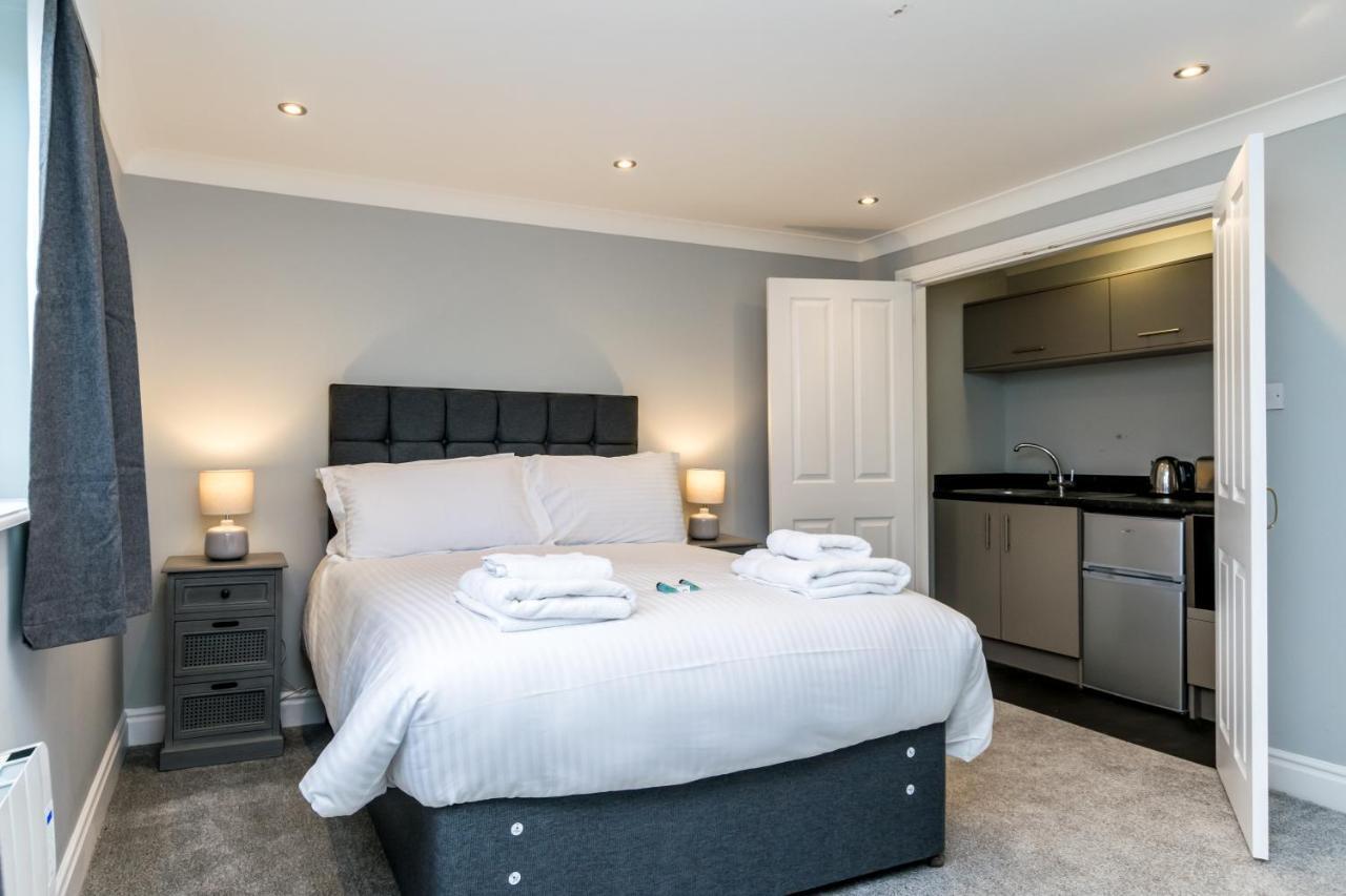 Sycamore Apartment *